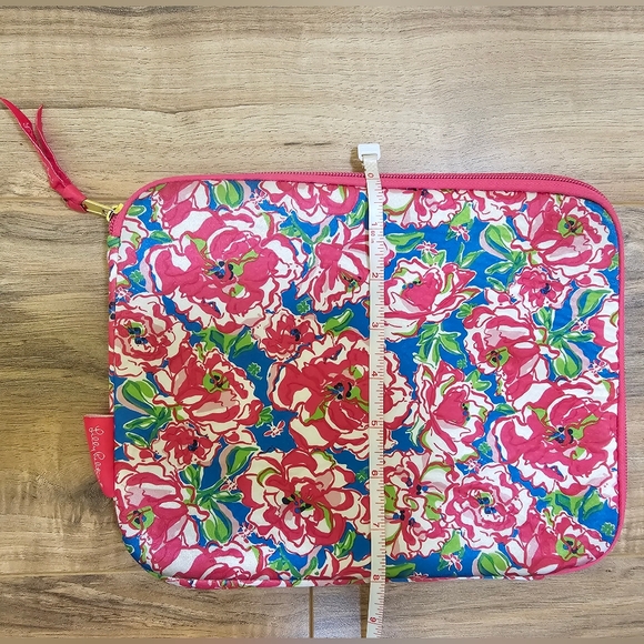 Classy classic Lilly Pulitzer iPad mini or small tablet zip-up case - Picture 8 of 8